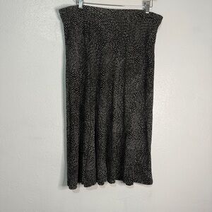 Talbot’s Black and White Patterned Skirt with elasticized waistband. Sz M.